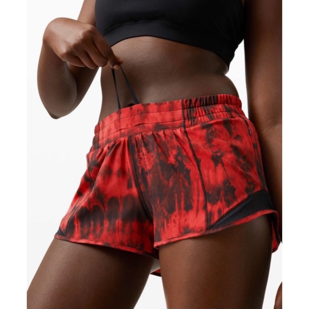 Lululemon Hotty Hot Short II 2.5" Size 6